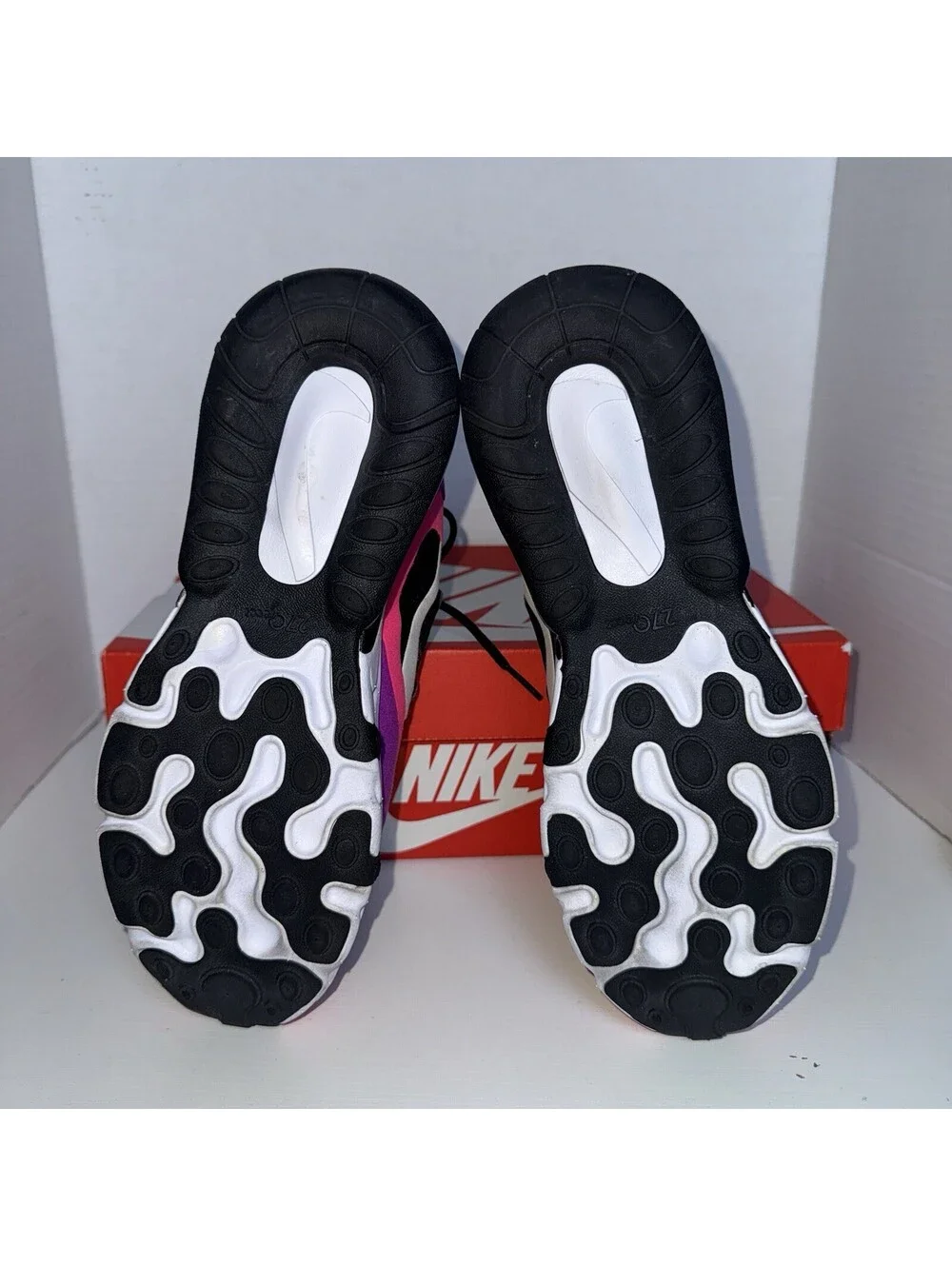 Nike 📌please view